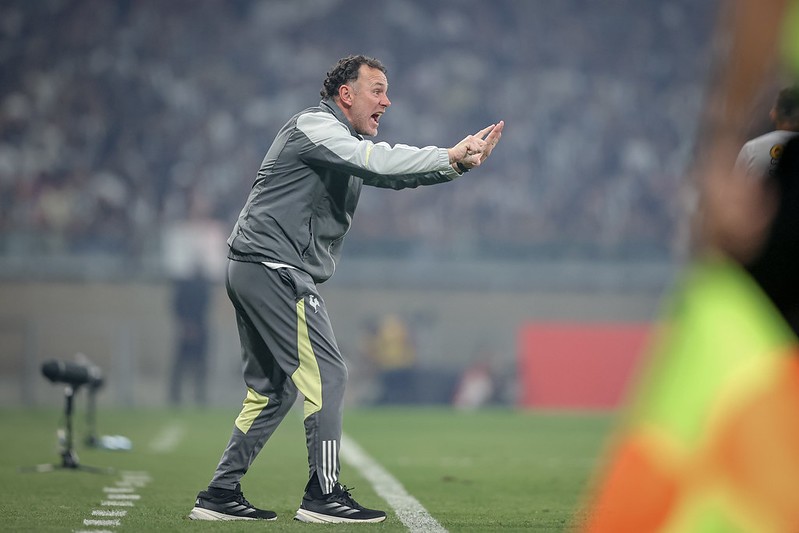 O técnico Gabriel Milito celebrou a classificação para a final após eliminar o Vasco