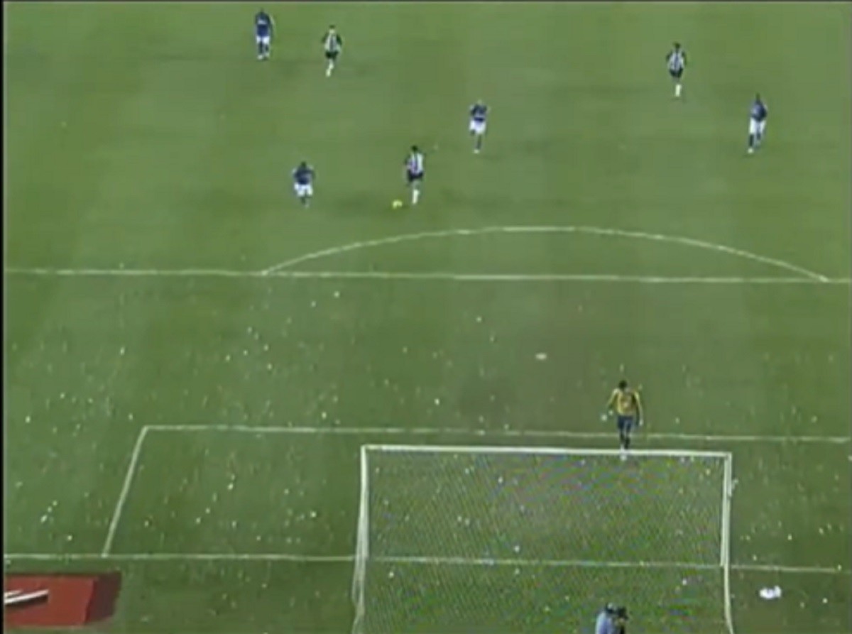 A goleada atleticana sobre o Cruzeiro contou com o gol histórico do atacante Vanderlei