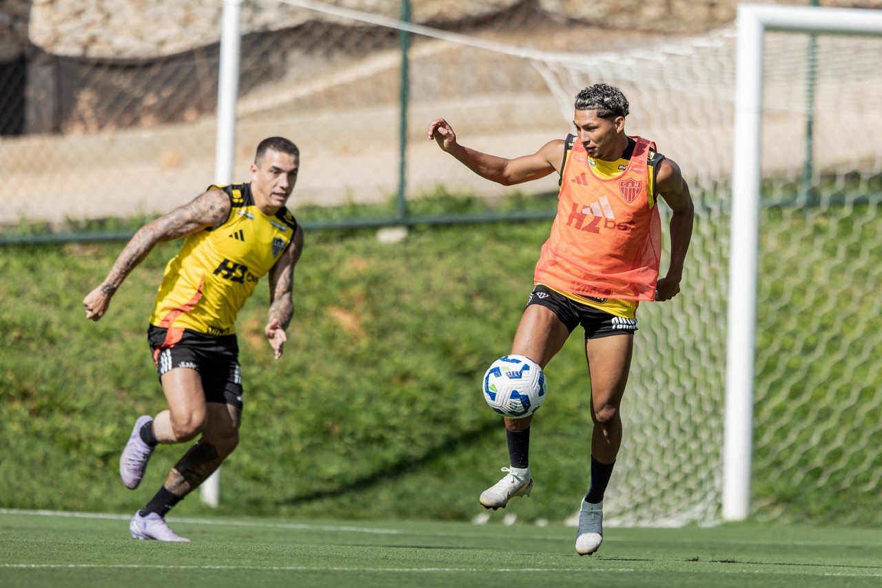 O atacante Rony marcou o gol do Atlético na derrota por 2 a 1 para o Grêmio, pela estreia do Brasileiro
