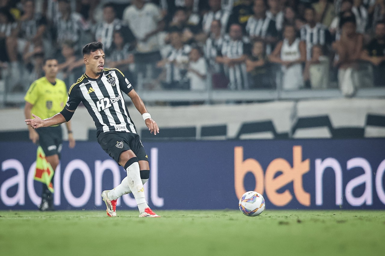 O volante Gabriel Menino tem atuado como segundo volante com o técnico Cuca