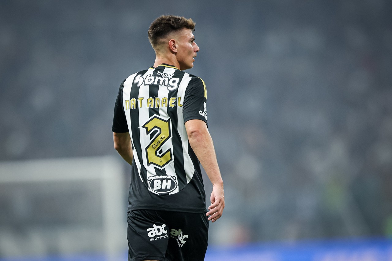 O lateral Natanael tem se destacado pelos desarmes e também pela facilidade em chegar à linha de fundo