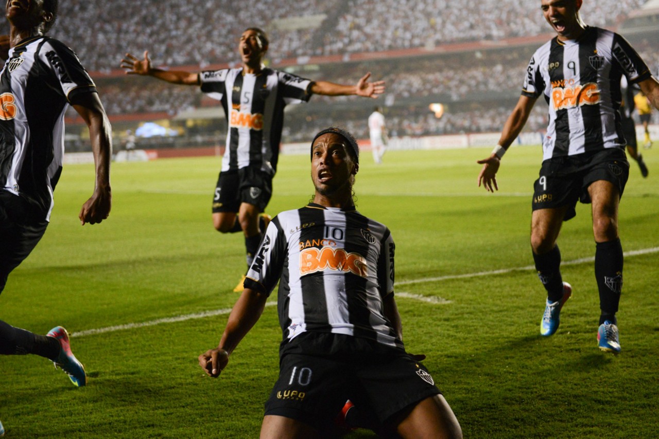 Ronaldinho marcou gol pelo Atlético contra o São Paulo em 2013