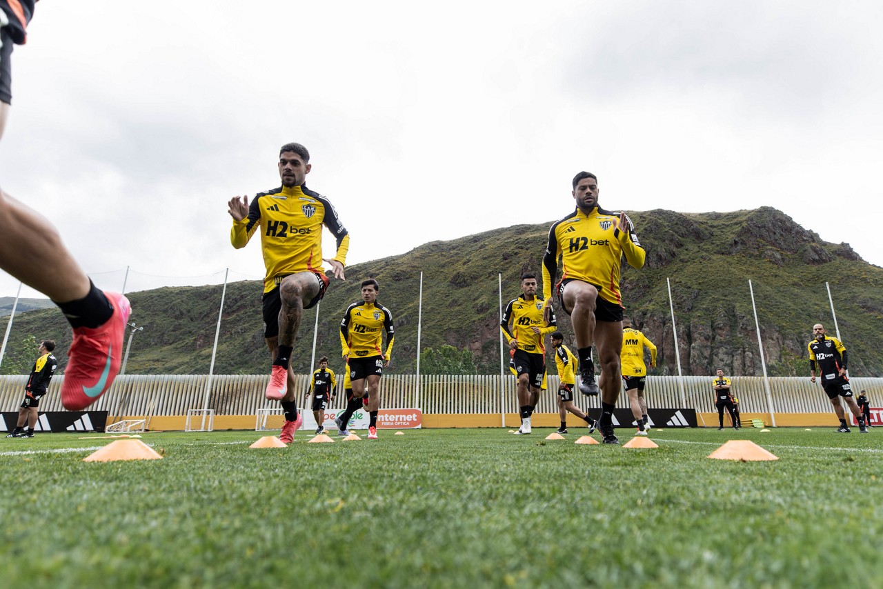 Jogadores atleticanos treinaram no CT do Cusco FC, rival do Cienciano