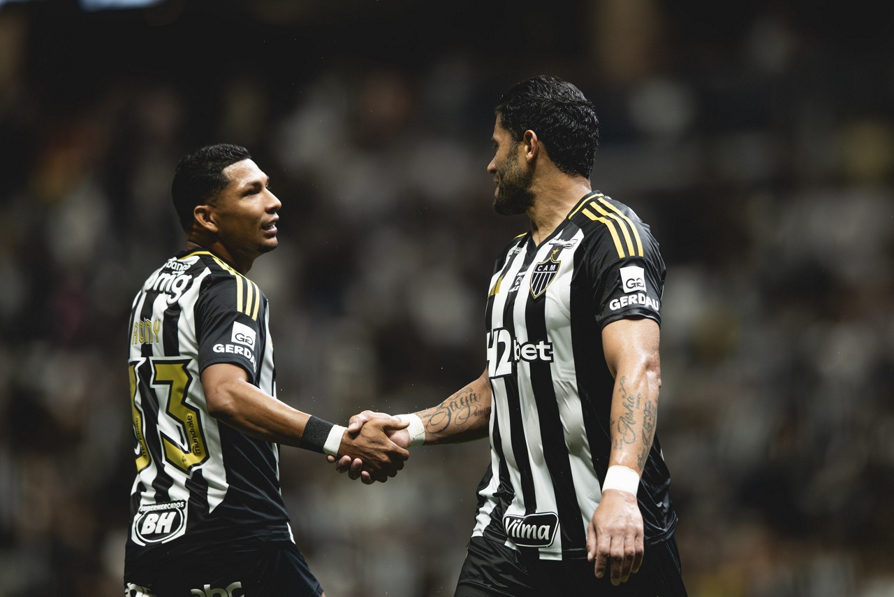 Rony e Hulk em ação pelo Galo