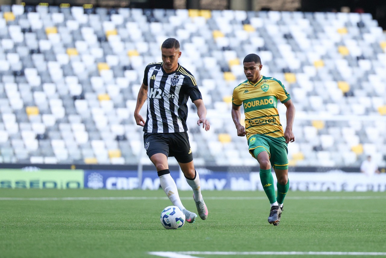 João Rafael em ação pelo Atlético sub-20