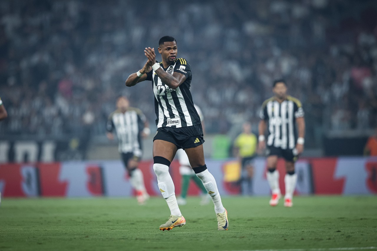 Júnior Santos agradece apoio recebido da torcida em seu primeiro jogo pelo Atlético