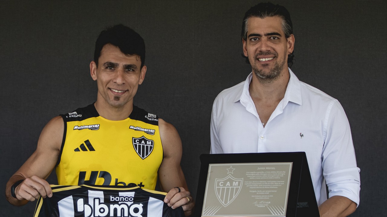 Alonso ganhou uma placa pela marca atingida