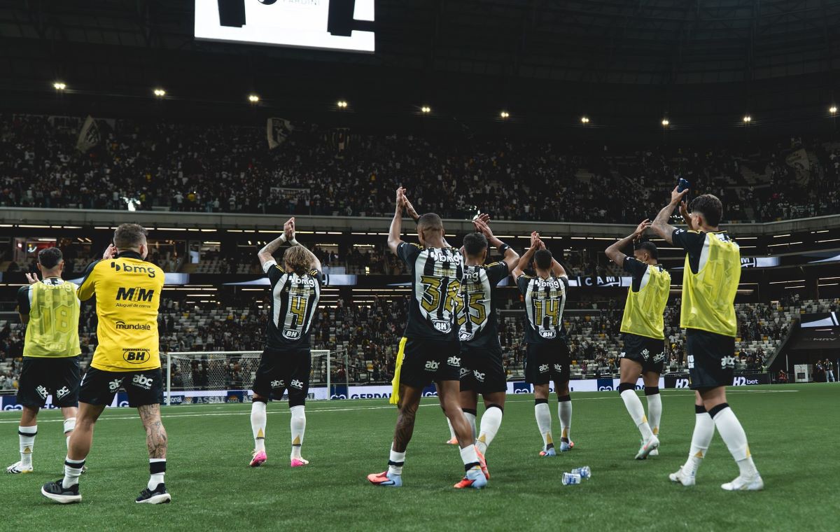Jogadores do Atlético comemoram vitória contra o Mirassol na Arena MRV 