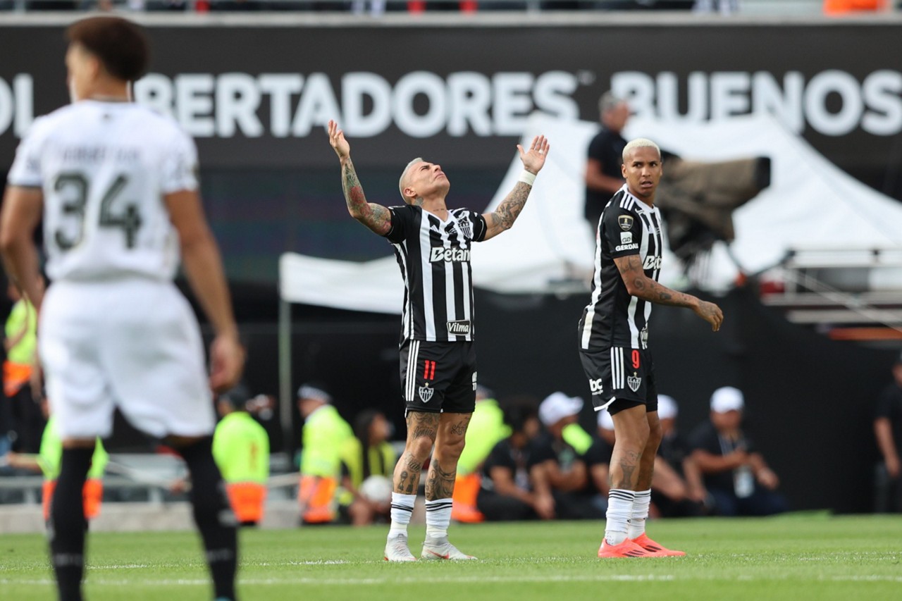 Atacante Eduardo Vargas publica mensagem em 'tom de despedida' do Atlético