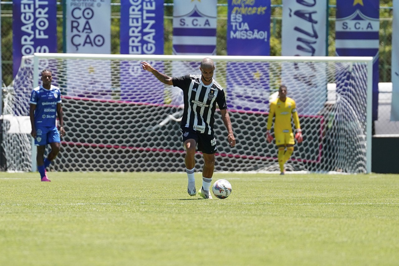 David Kauã estreou na equipe profissional do Atlético no empate em 0 a 0 com o Aymorés