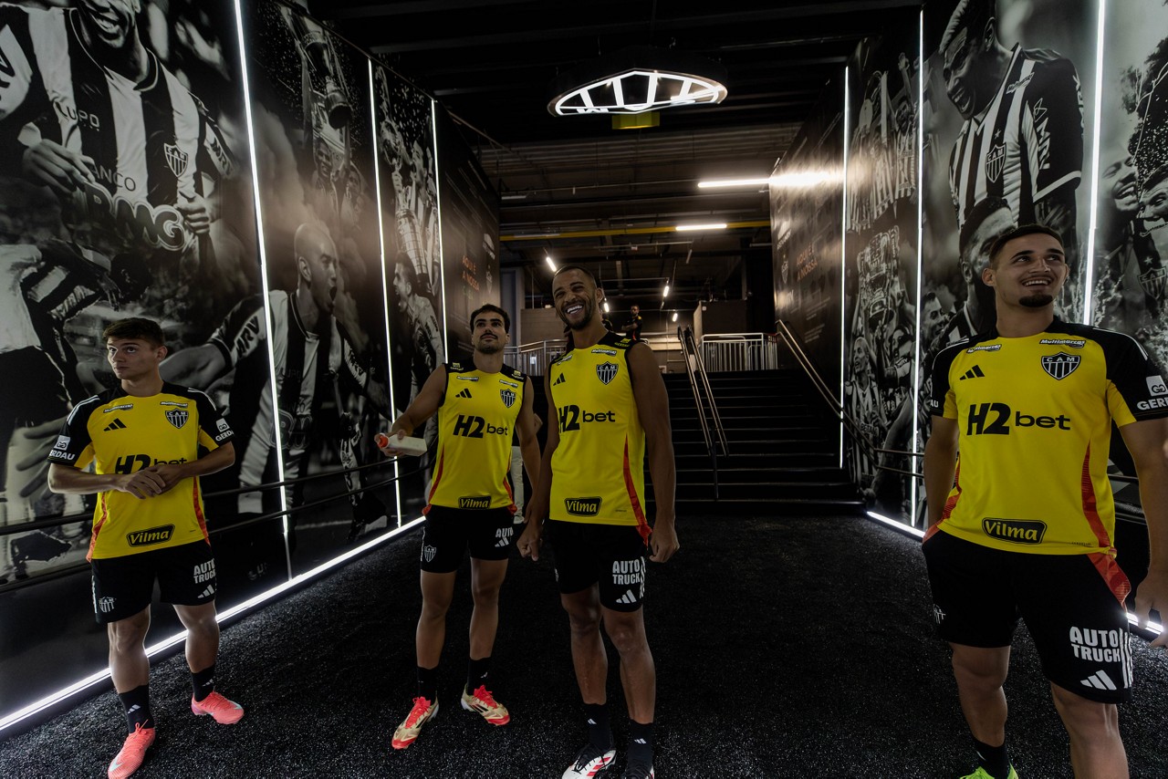 Natanael, Vitor Hugo e João Marcelo no túnel da Arena MRV