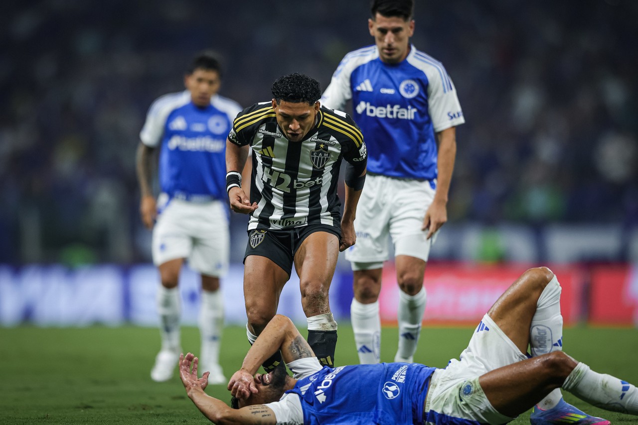 Rony em ação pelo Atlético contra o Cruzeiro