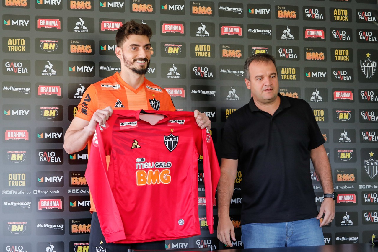 Rafael, ex-Cruzeiro, se apresentando no Atlético