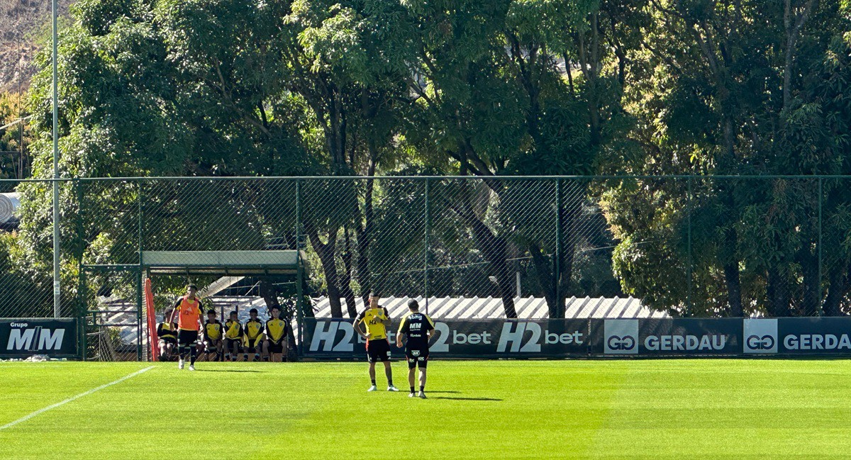 Arana participou da atividade coletiva em campo nesta quarta-feira (9/7)