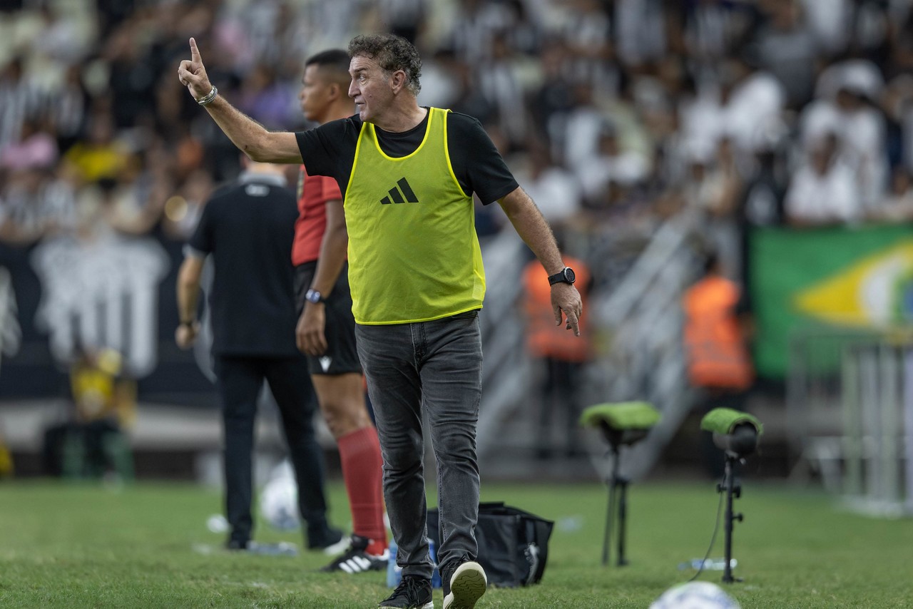 Cuca em ação como técnico do Galo