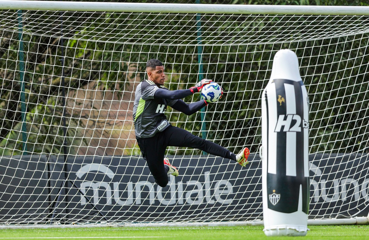 Gabriel Delfim em treino do Atlético