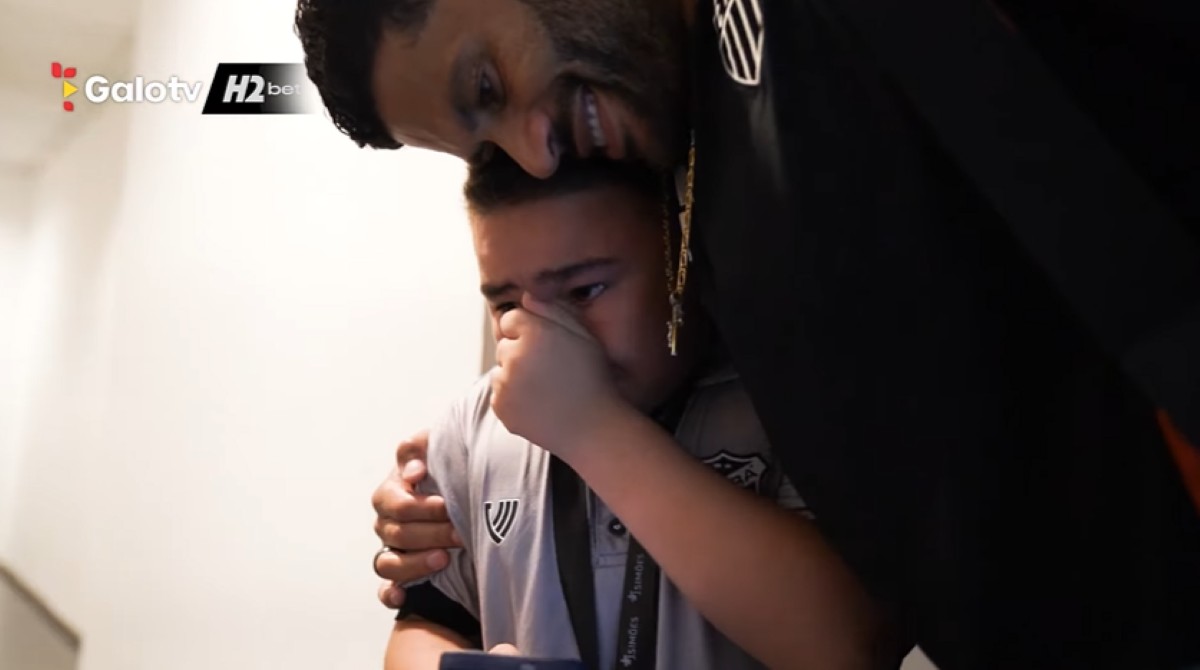 Torcedor do Ceará emocionado ao conhecer Hulk