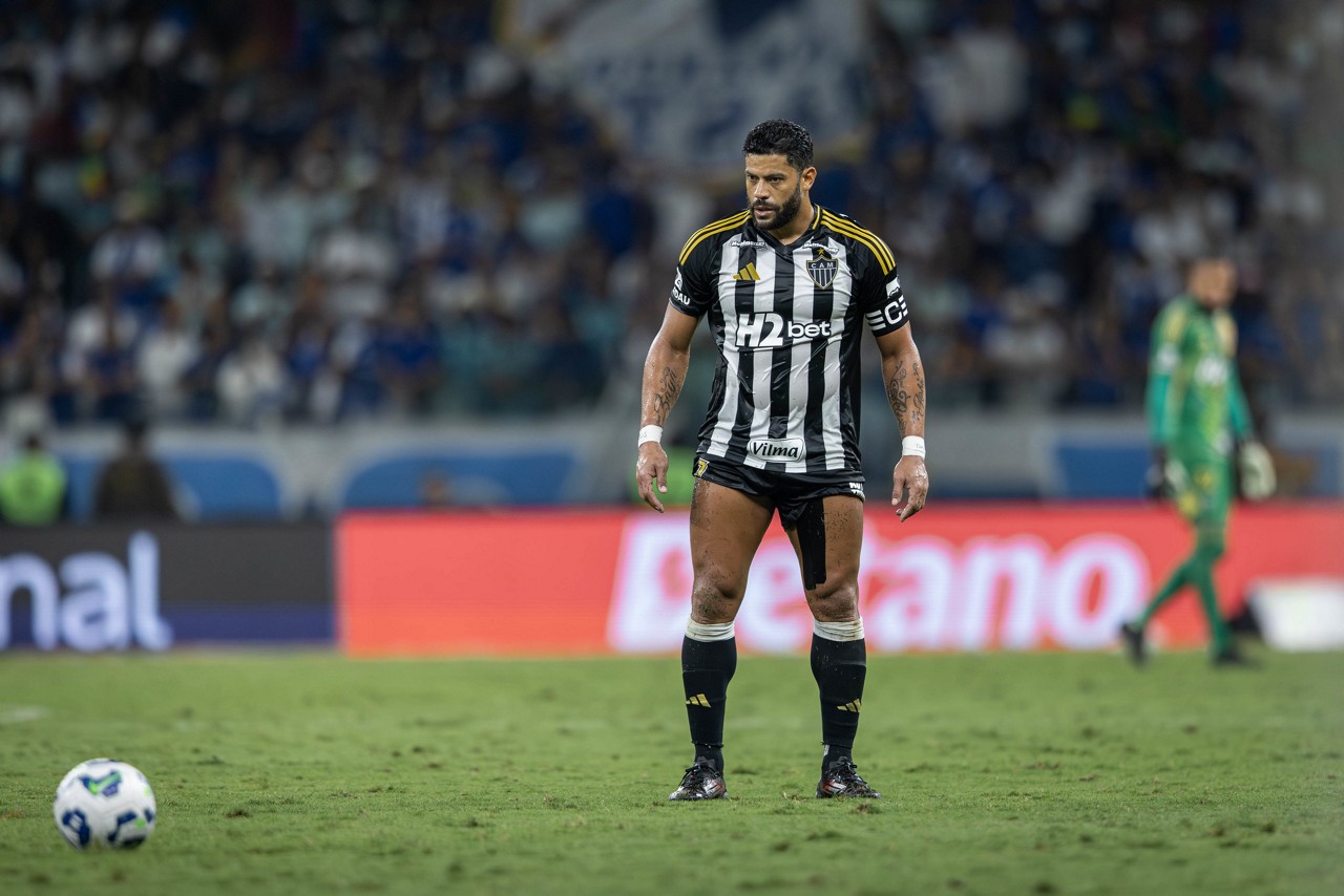 Hulk atuou com proteção no adutor no clássico