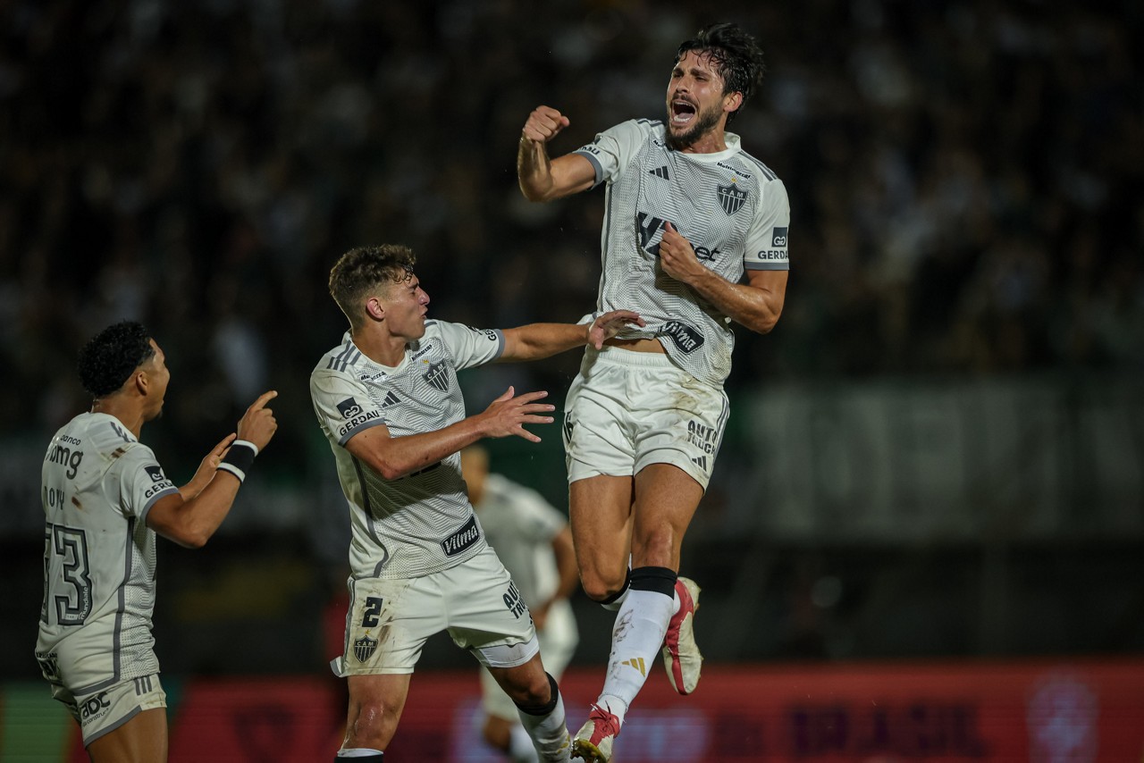Igor Rabello celebra gol pelo Atlético
