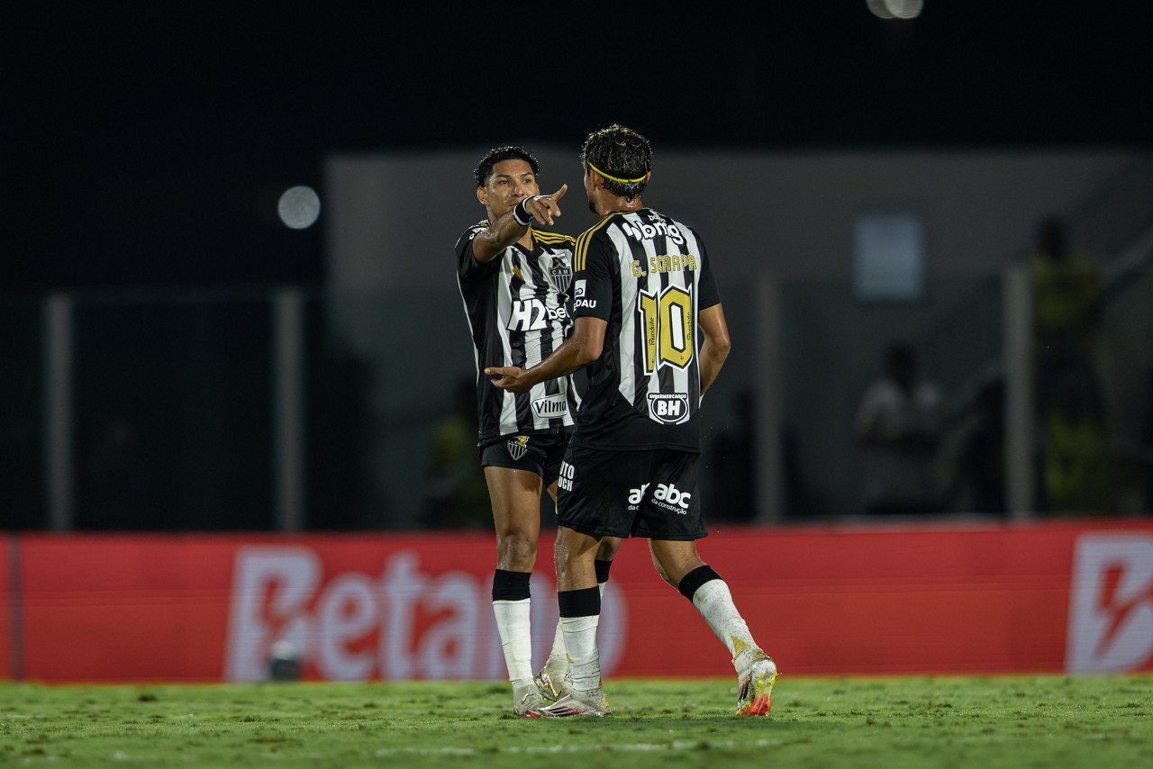 Rony e Scarpa são dois ex-Palmeiras no elenco do Galo