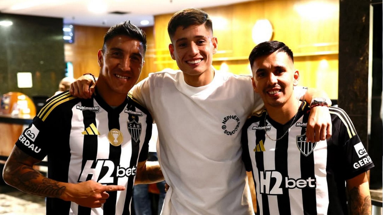 Ivan Roman e os ex-companheiros de Palestino