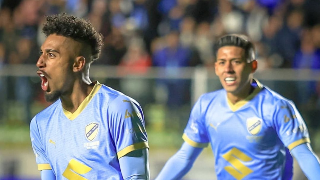 Fábio Gomes celebra gol pelo Bolívar