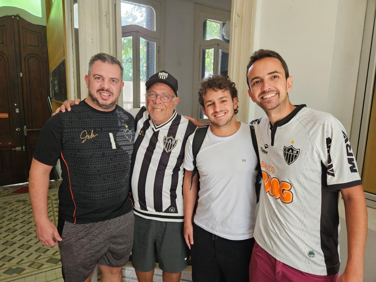 Os torcedores atleticanos que viajaram por 55 horas de carro em seu Airbnb em Buenos Aires