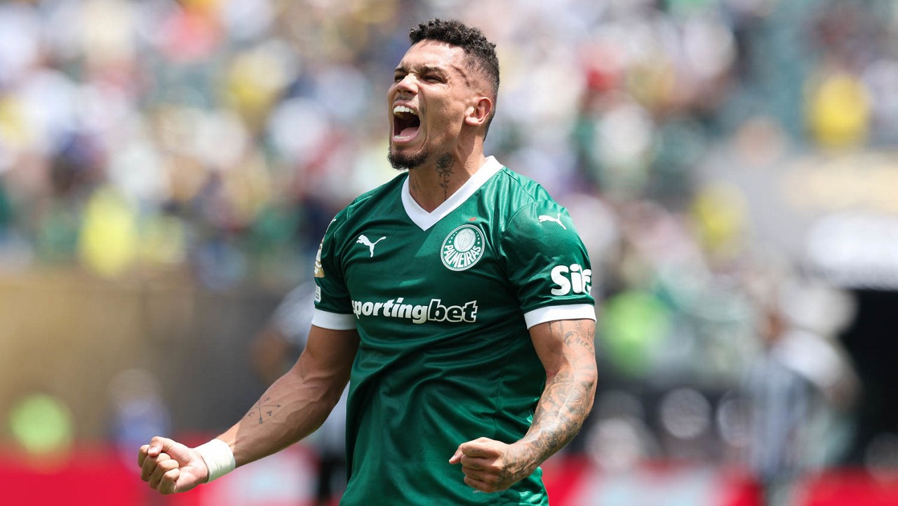 Agora vestindo a camisa do Palmeiras, Paulinho cobra do Galo dívidas