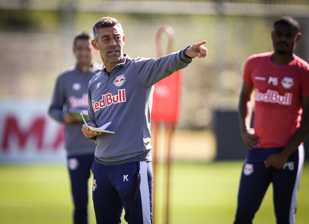 O português Pedro Caixinha está sem clube desde a saída do Red Bull Bragantino
