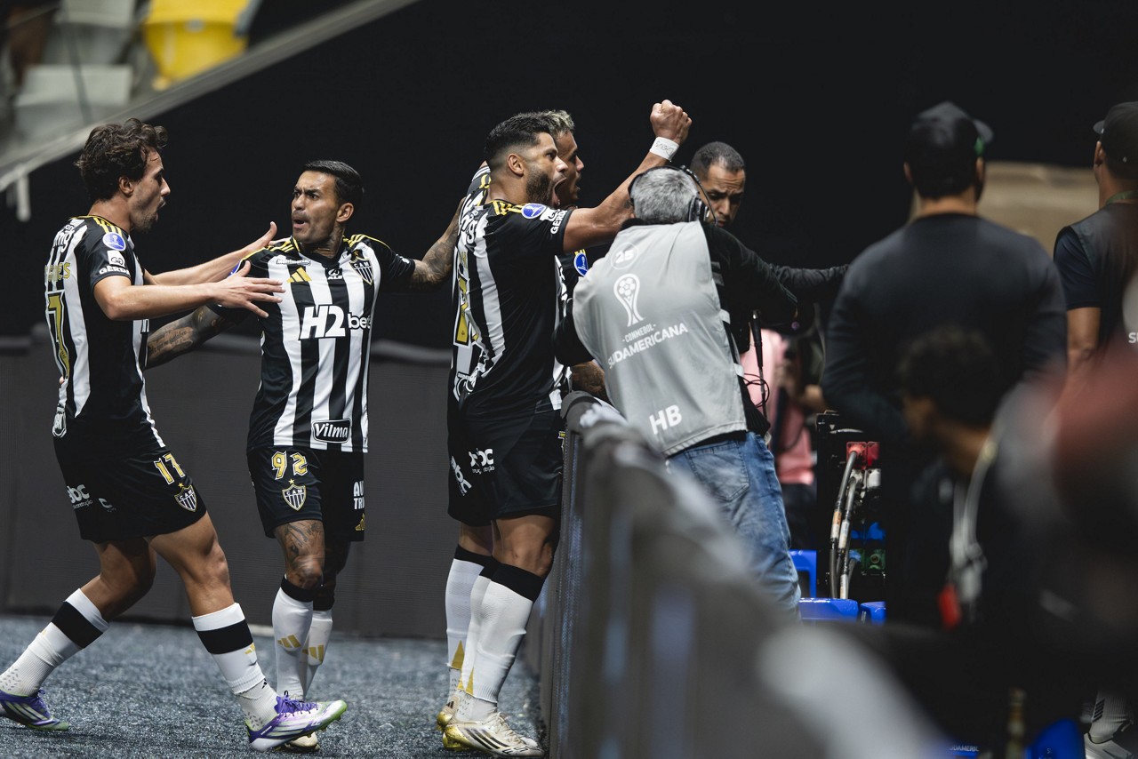 Hulk marcou o gol da vitória após passe de Reinier