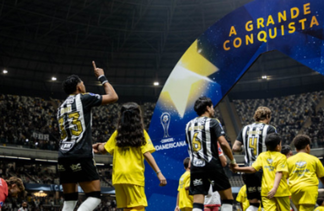Rony entrando em campo pelo Atlético em duelo da Copa Sul-Americana na Arena MRV
