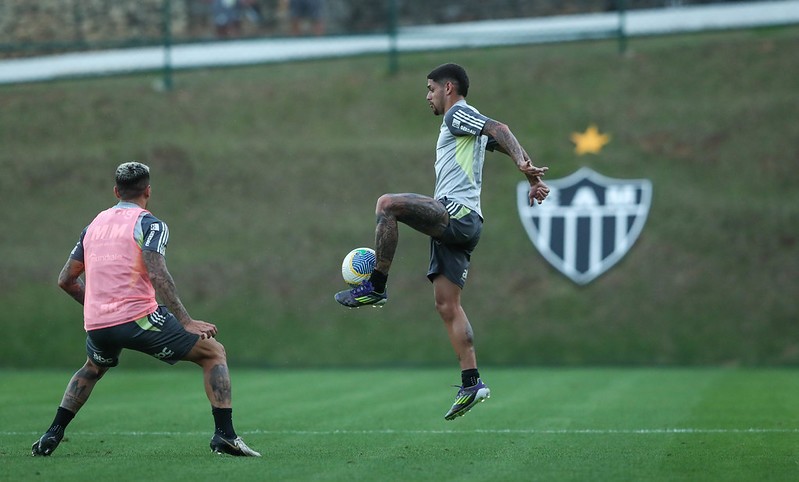 Lateral atleticano voltou a ficar à disposição do técnico Gabriel Milito