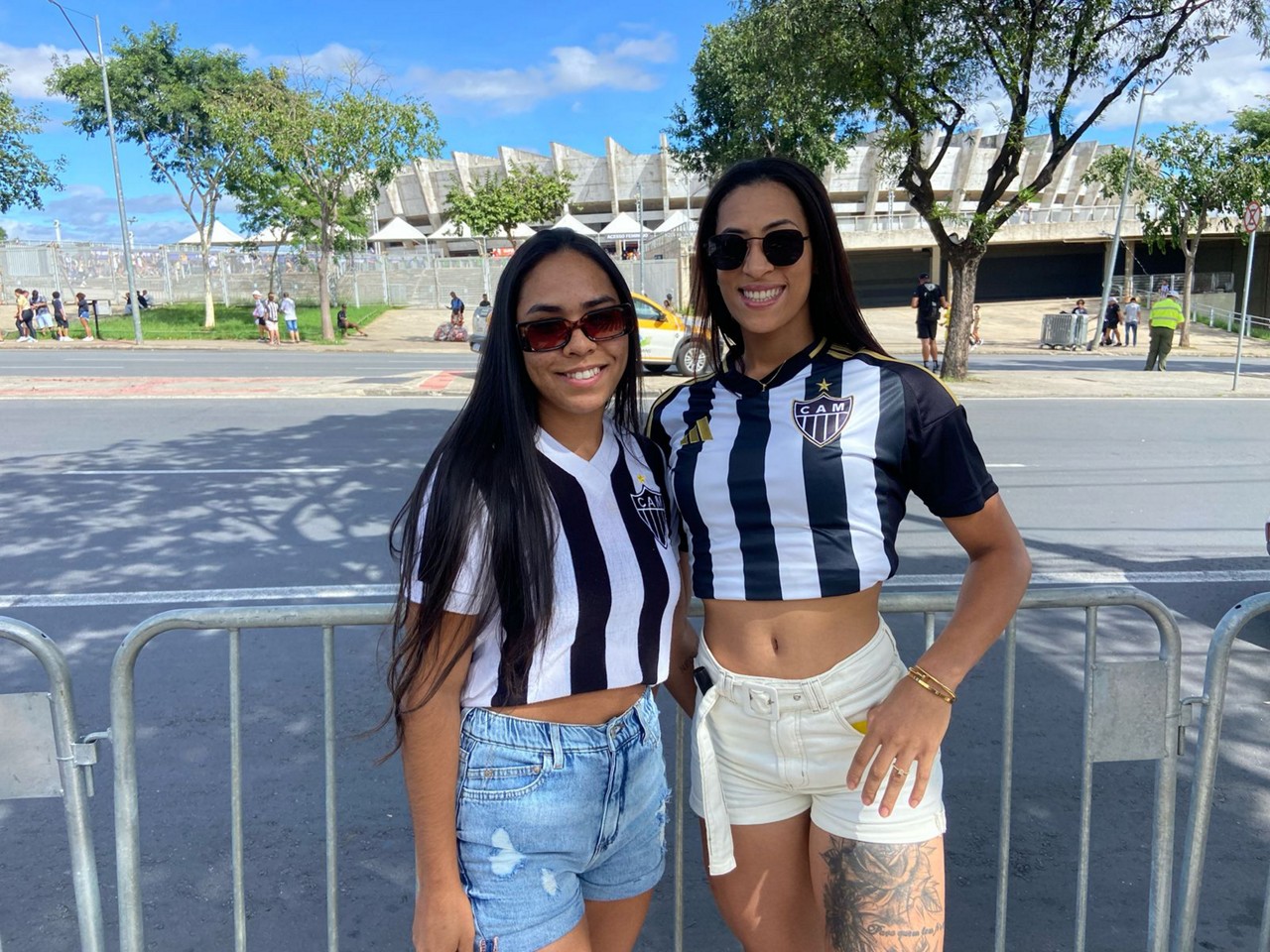 Amigas comparecem no primeiro jogo do Galo como mandante no Brasileirão