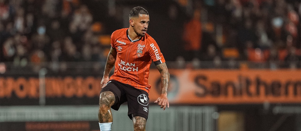 Lateral direito de 28 anos vinha sendo titular do Lorient 