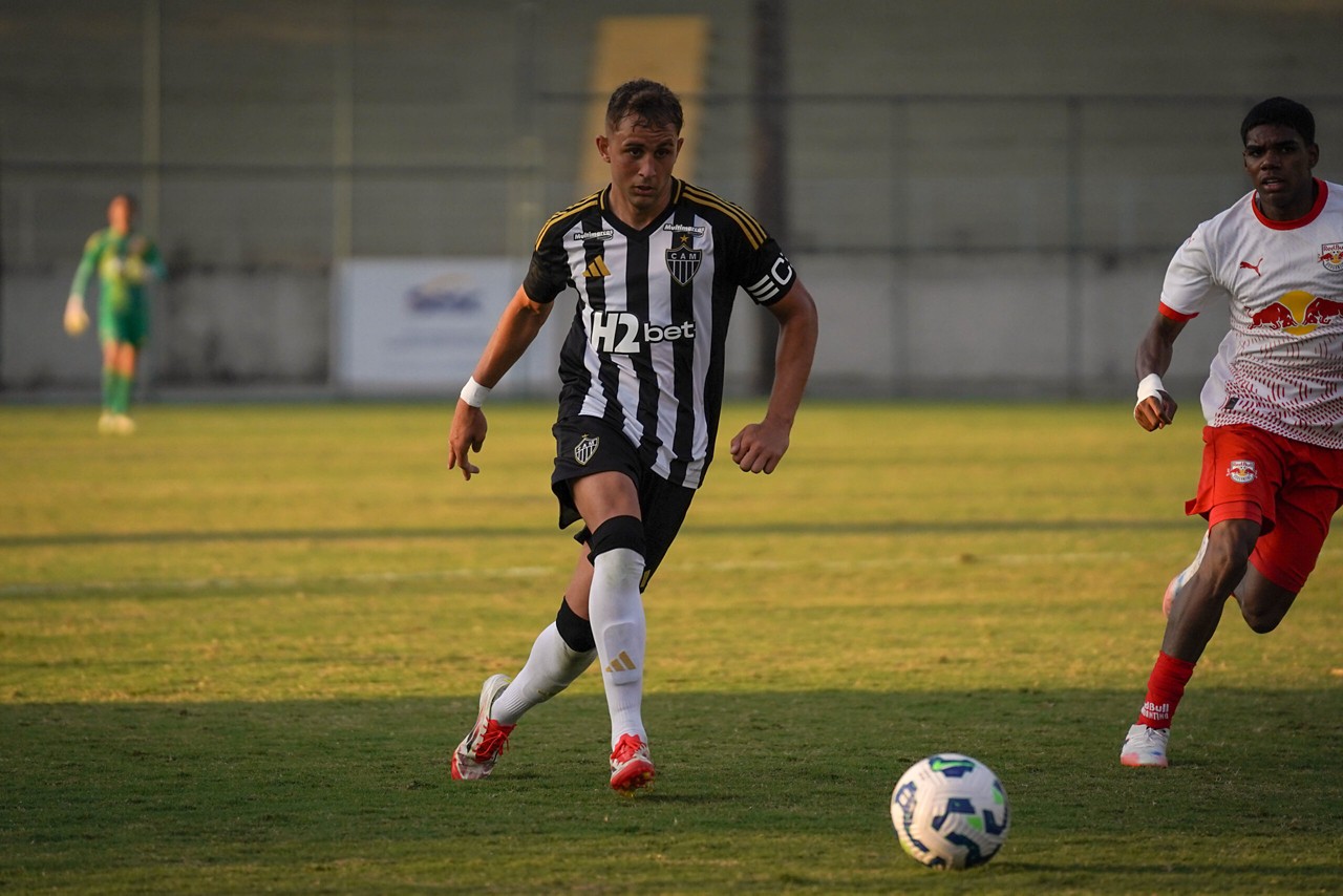 Lateral-direito Vitor Gabriel foi o capitão da equipe alvinegra nas últimas partidas
