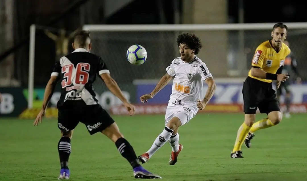 Luan em ação durante jogo contra o Vasco, em São Januário, no Campeonato Brasileiro de 2019