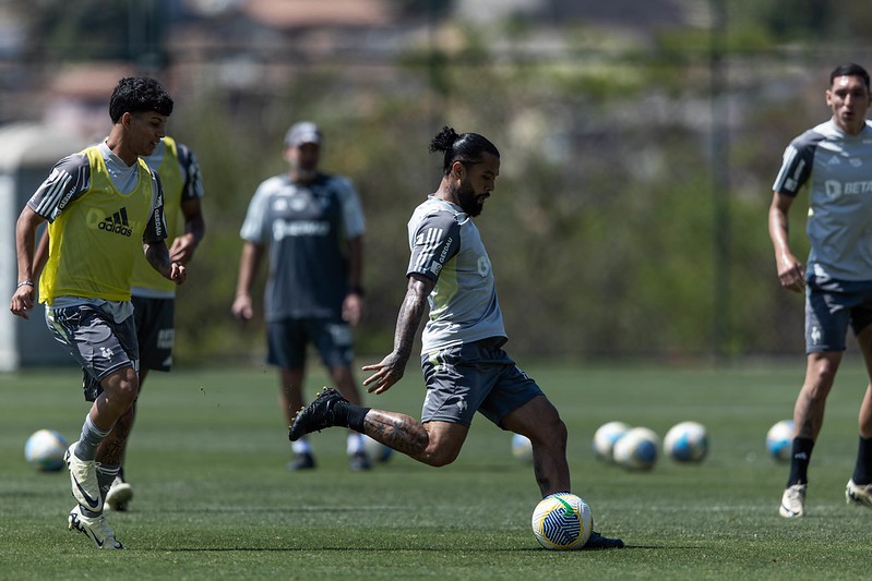 Volante Otávio está recuperado de lesão no ombro e retorna ao time do Galo