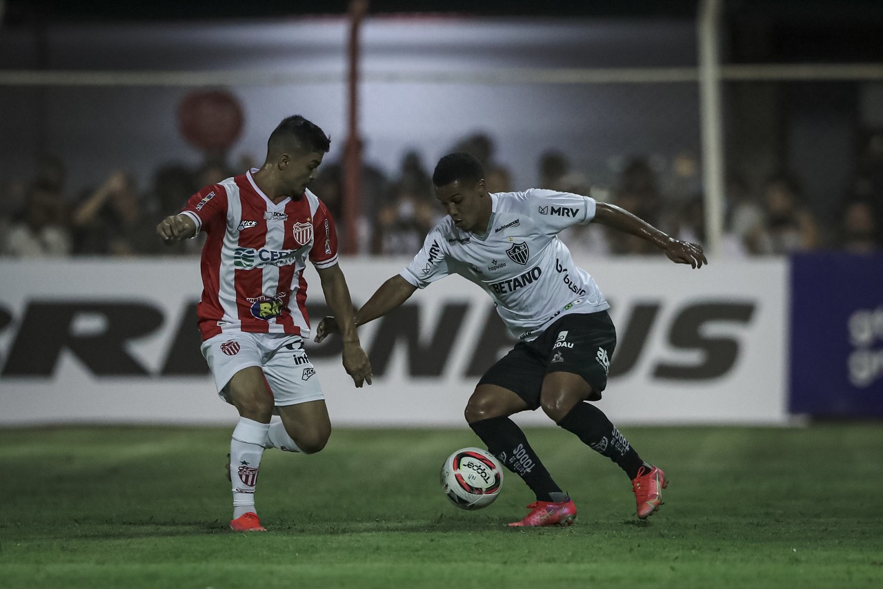 Último confronto entre Villa e Galo aconteceu em 2022, no empate em 1 a 1 pelo Mineiro
