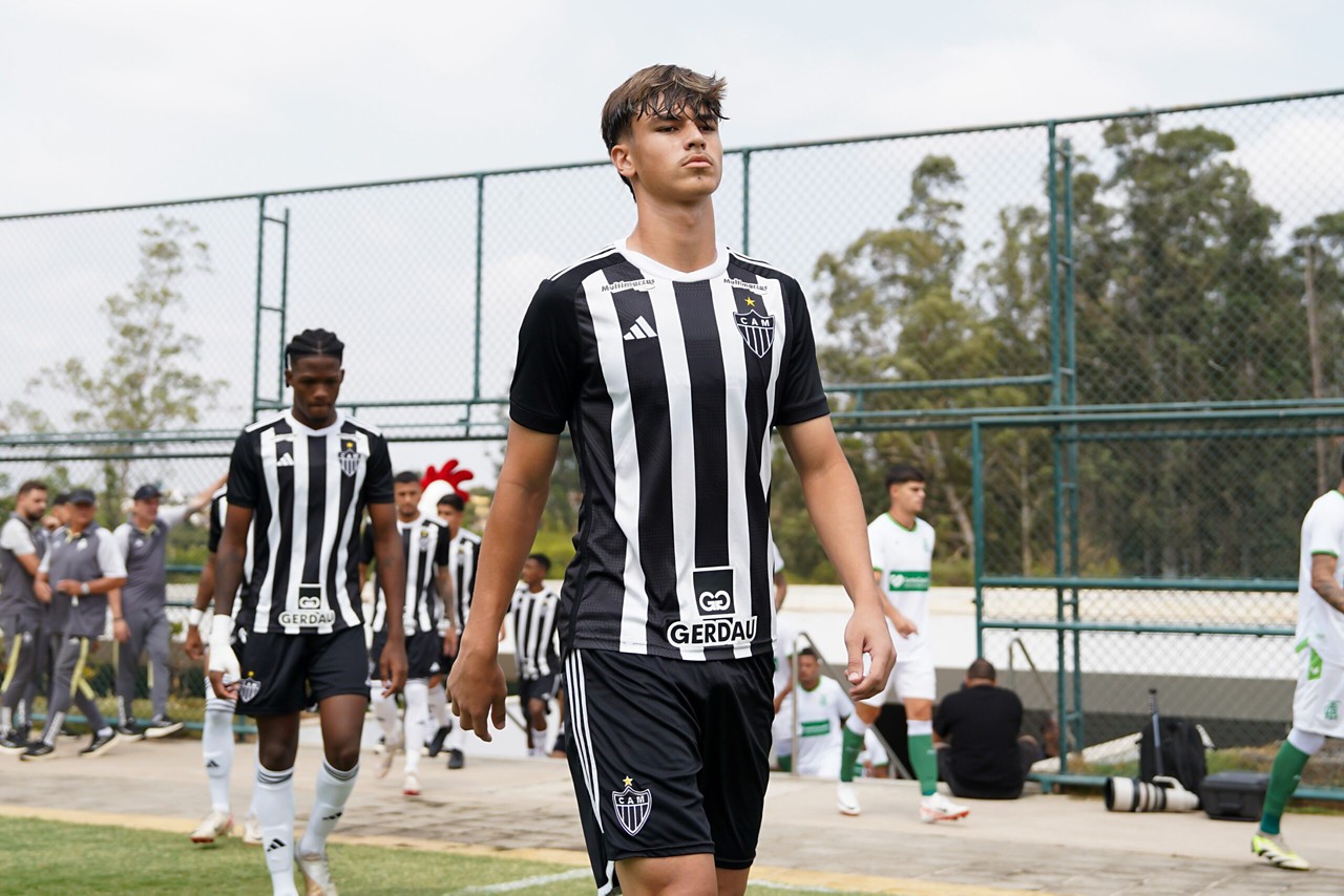 Zagueiro Vitão, de 16 anos, foi convocado pela seleção brasileira sub-17