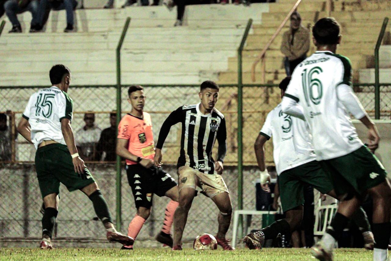Equipes se enfrentaram na fase de grupos, com vitória do Guarani por 2 a 1, de virada