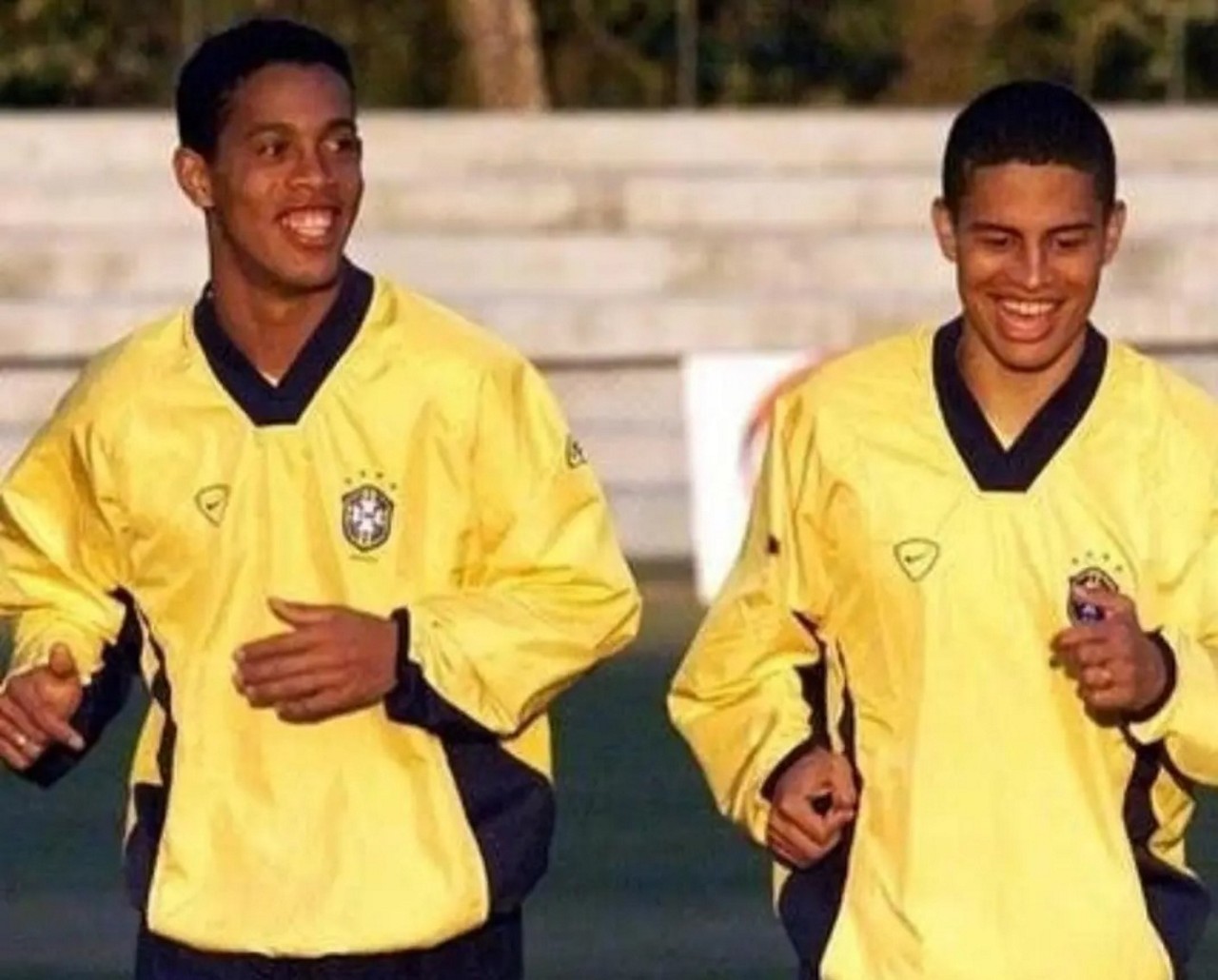 Amistoso coloca frente a frente Ronaldinho Gaúcho, do Atlético, e Alex, do Cruzeiro, no Mineirão 