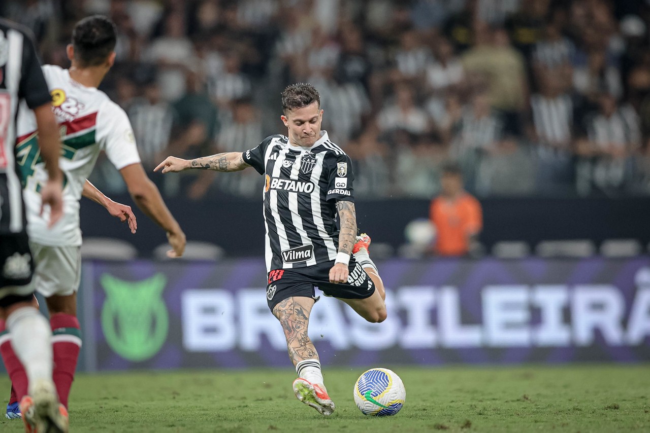 Meia acredita que equipe precisa dar resposta ao torcedor