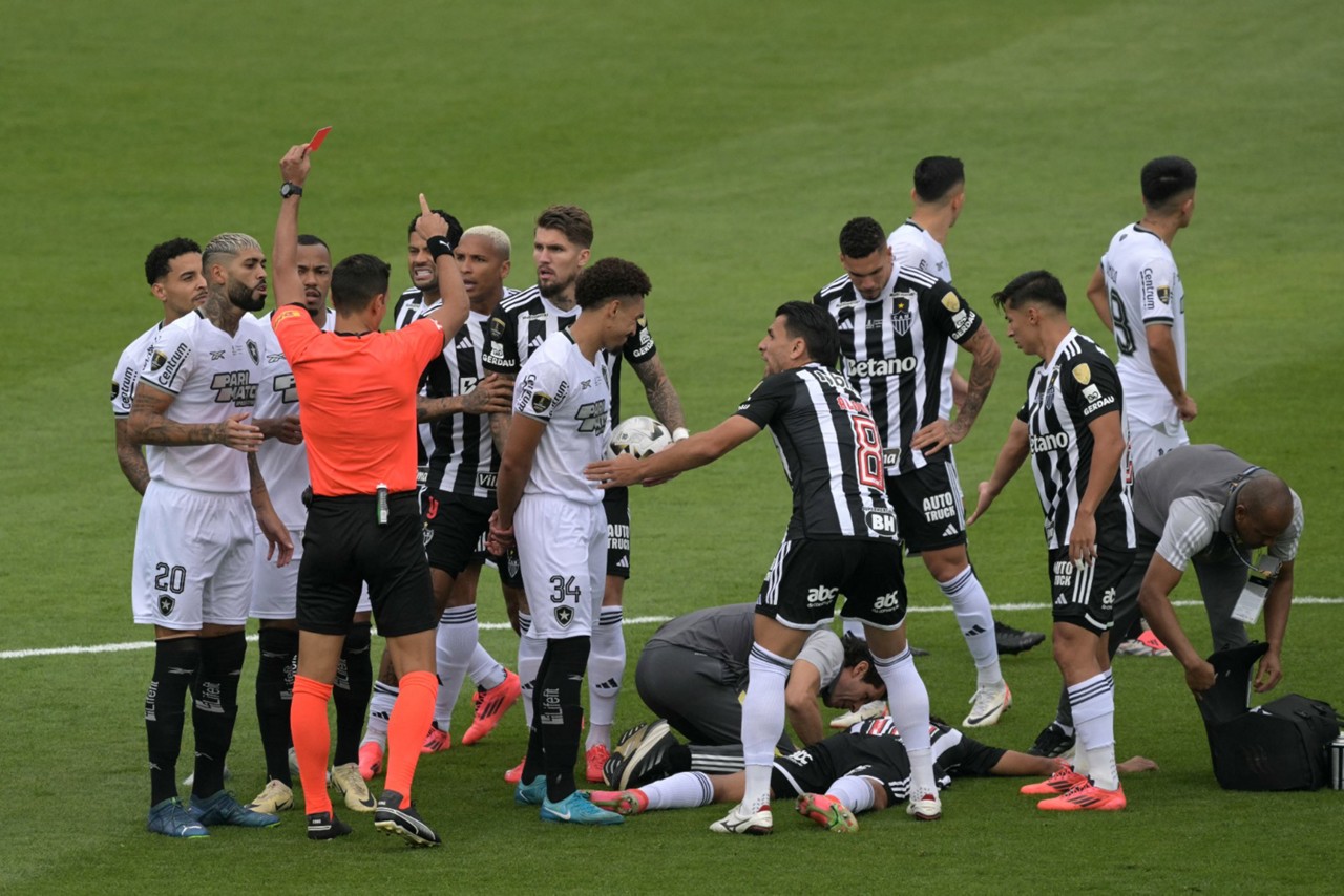 Gregore foi expulso no primeiro minuto de jogo
