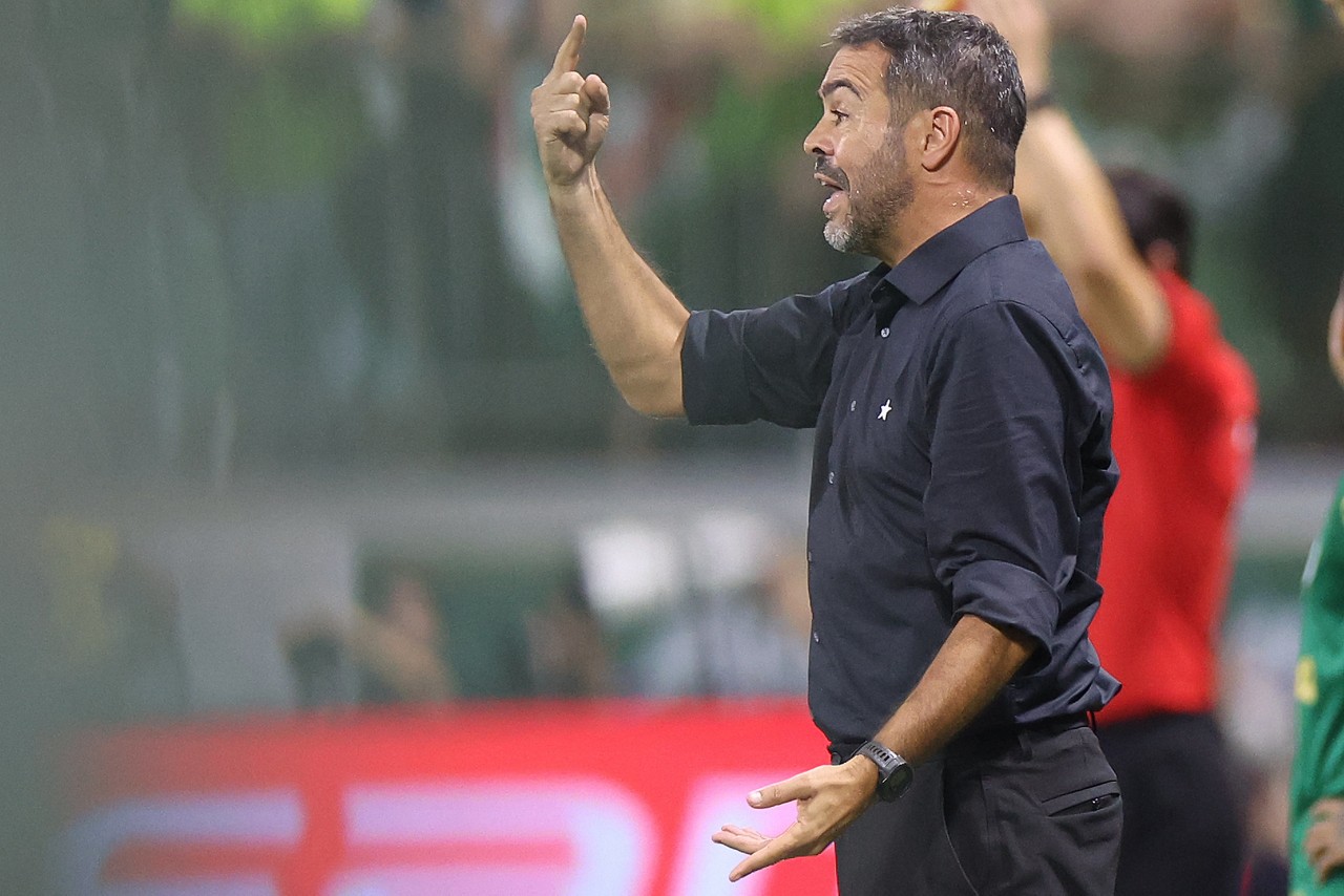 Artur Jorge precisou mudar a equipe por conta de lesão