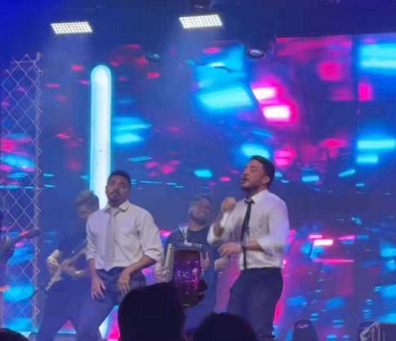 Cantor Wesley Safadão foi uma das atrações da segunda festa de casamento de Hulk e Camila