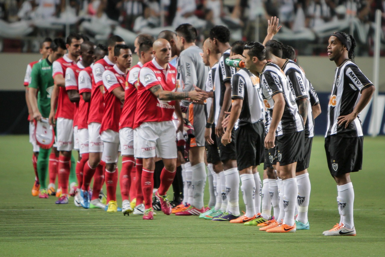 Com Ronaldinho Gaúcho no time, o Atlético eliminou o Independiente Santa Fe por 2 a 1, no Independência, na fase de grupos da Copa Libertadores de 2014