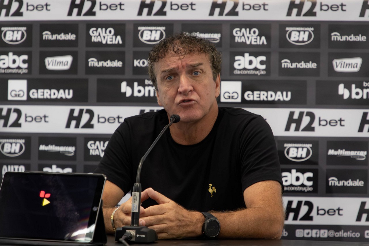 Cuca durante a entrevista coletiva após a derrota na estreia do Brasileirão 2025