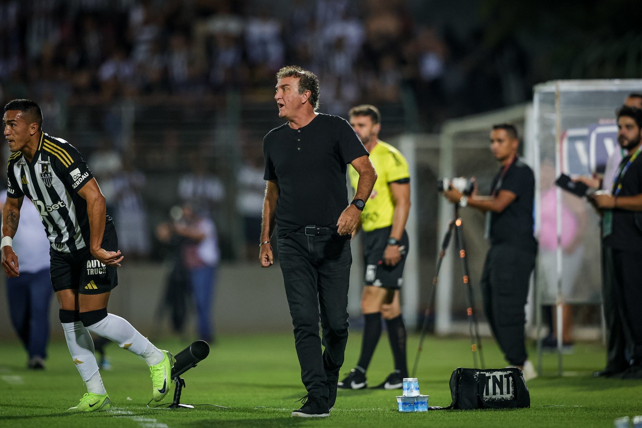 Cuca na partida contra Tombense