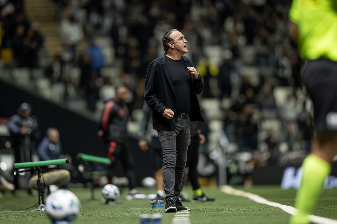 Técnico do Atlético não quer perder muitos jogadores na janela