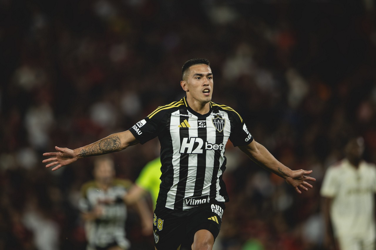 Cuello celebra gol do Galo no Maracanã